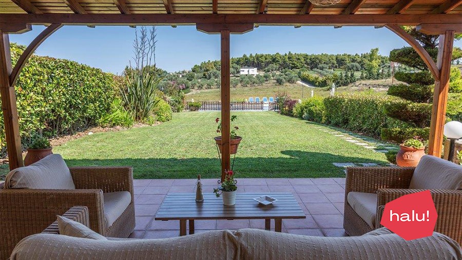 Villa Jasmine with pool & tennis court in Sani