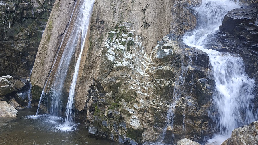 Exkursion zu den Varvara Wasserfällen